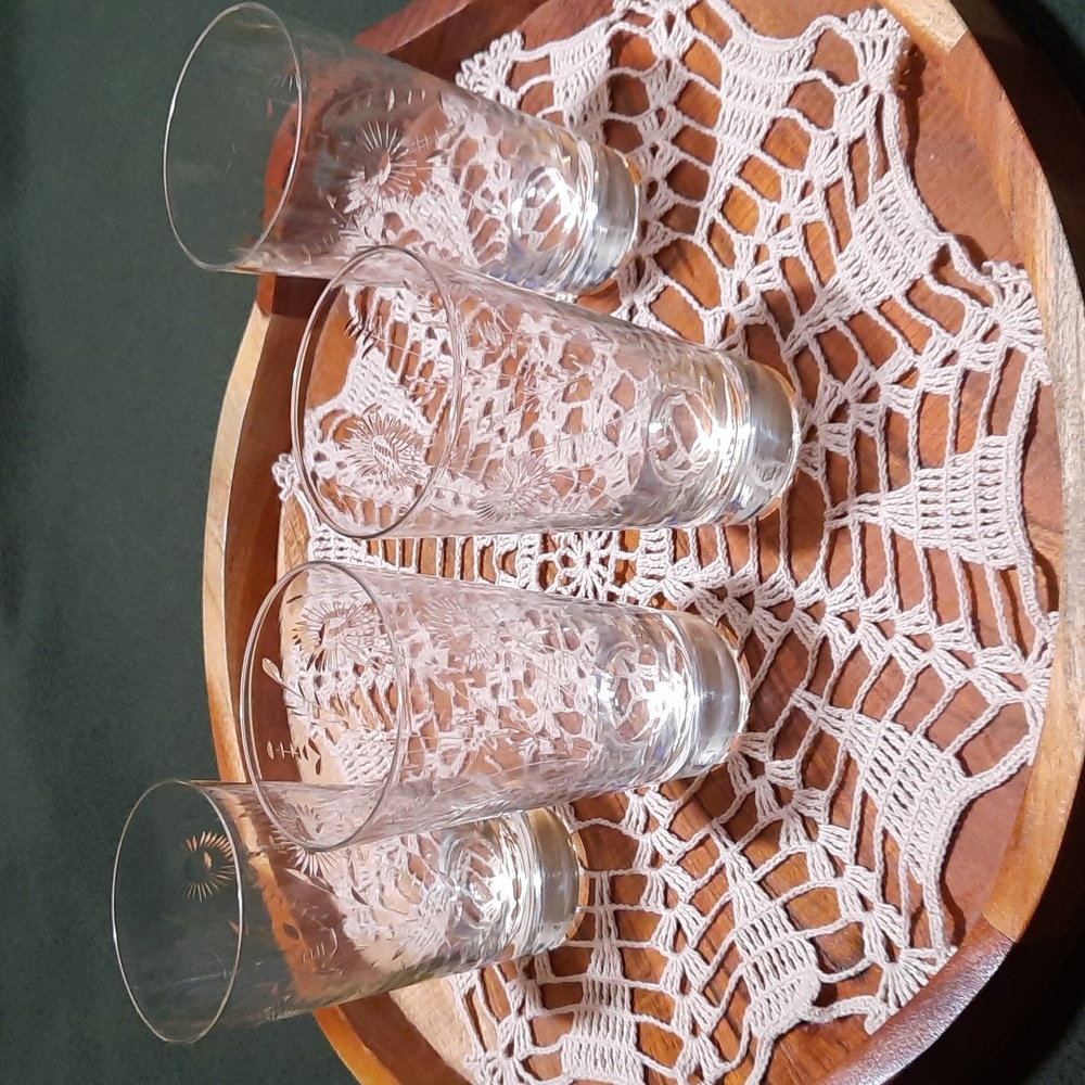 Set of 4 clear etched flower glasses